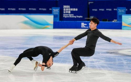 媒体爆料花样滑冰视频,揭秘花样滑冰背后的精彩瞬间  第3张